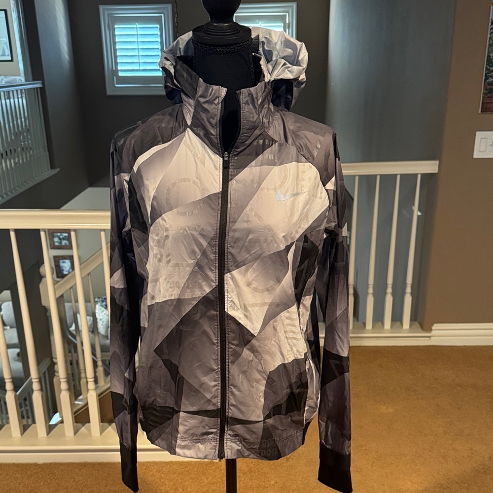 Nike Women's Monochrome Geometric Windbreaker Hooded Jacket